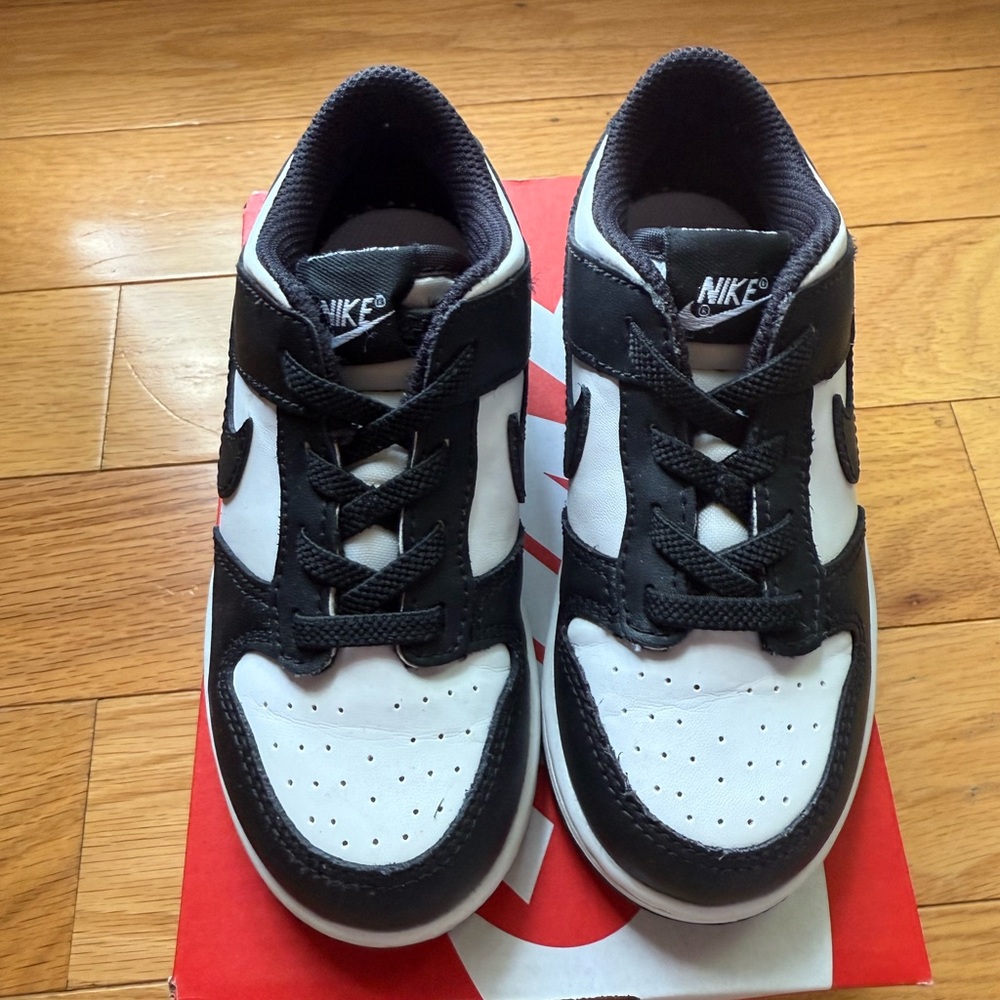 Nike Dunk Low - Black & White